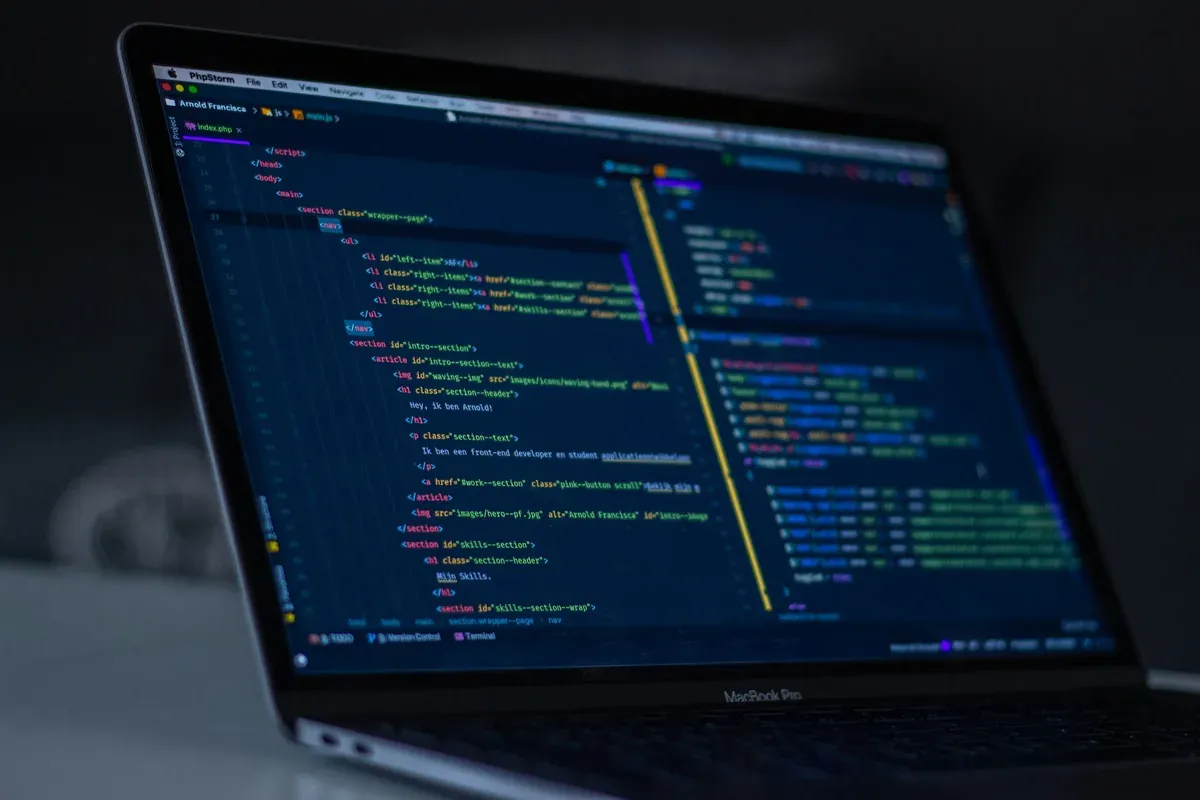 Kode di layar untuk pengembangan website dan aplikasi